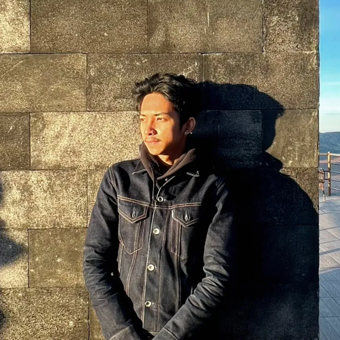 Ihza Mahendra - Digital Solutions Consultant